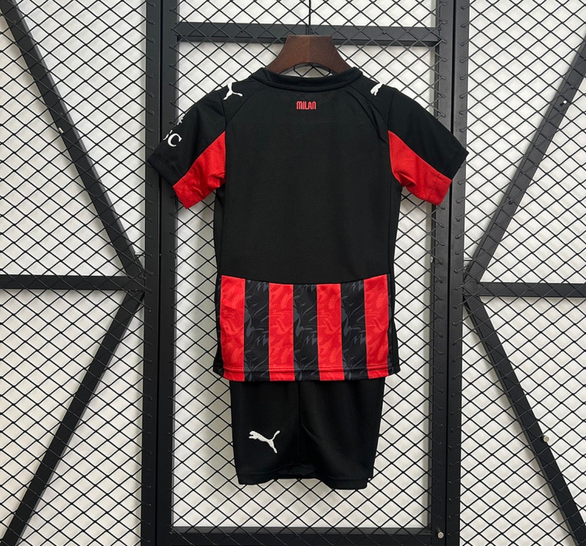 Maillot Milan AC domicile 2025/26 noir et rouge pour enfants