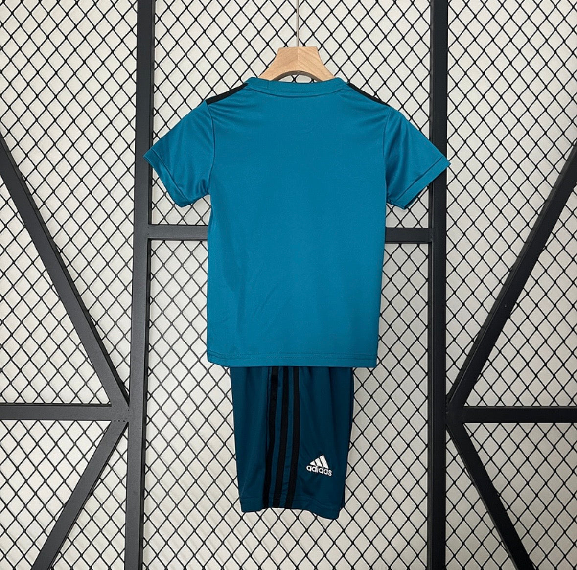 Maillot Real Madrid rétro 17/18 bleu pour enfants
