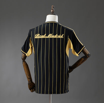 Maillot Real Madrid édition baseball 25/26 noir et Or à rayures