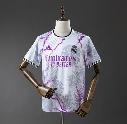 Maillot Real Madrid édition concept blanc et violet 2026