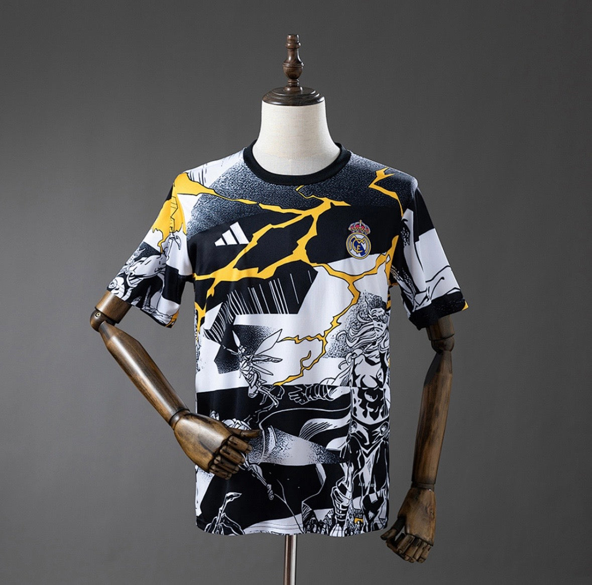 Maillot Real Madrid 25/26 Avengers - Avant-match (Noir et Blanc)