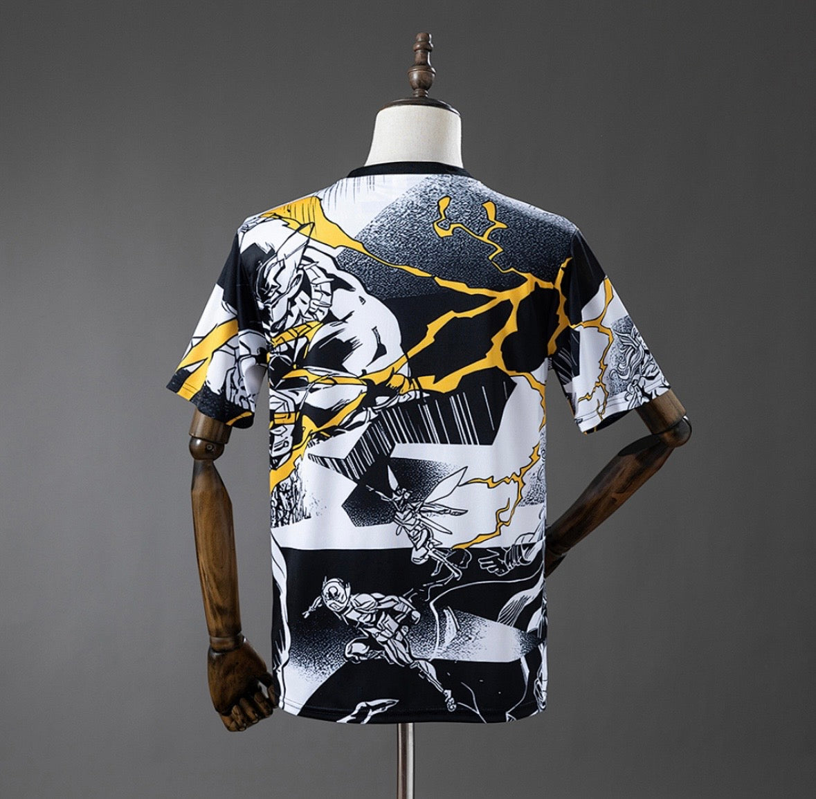 Maillot Real Madrid 25/26 Avengers - Avant-match (Noir et Blanc)
