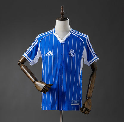 Maillot Real Madrid édition baseball 25/26 bleu et blanc à rayures