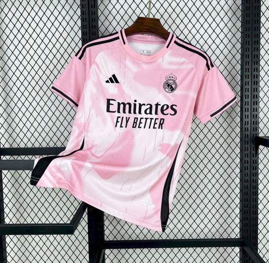 Maillot Real Madrid 2025/26 concept rose