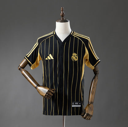 Maillot Real Madrid édition baseball 25/26 noir et Or à rayures
